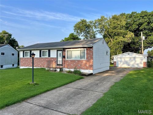 1085 Ermanda Drive, Florissant, MO, 63033 | Card Image