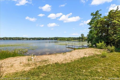 2770 Bogie Lake Rd, White Lake, MI, 48386-3626 | Card Image