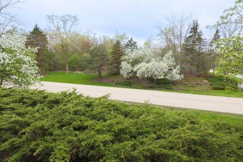 39976 Jonathan Knolls Ln, Wadsworth, IL, 60083-9111 | Card Image