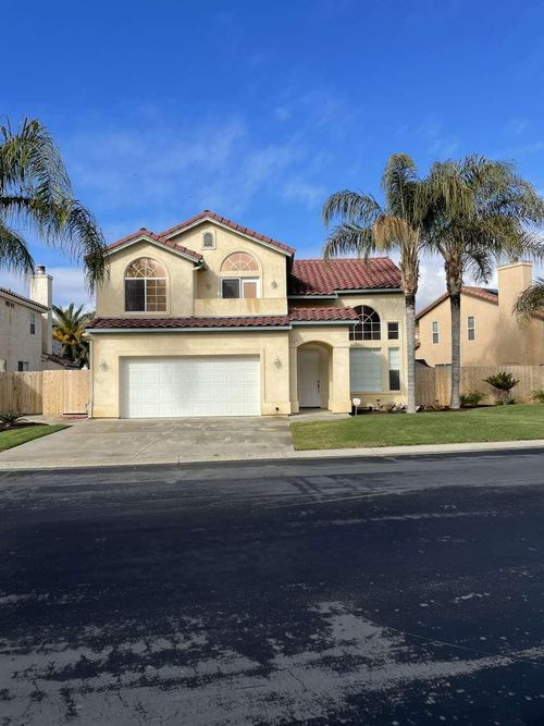 989 Laguna Dr, Lemoore, CA, 93245-9014 | Card Image