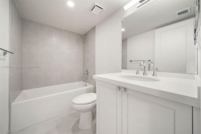 APT-402 - 555 Ne 34 Th St, Condo with 2 bedrooms, 2 bathrooms and null parking in Miami FL | Image 16
