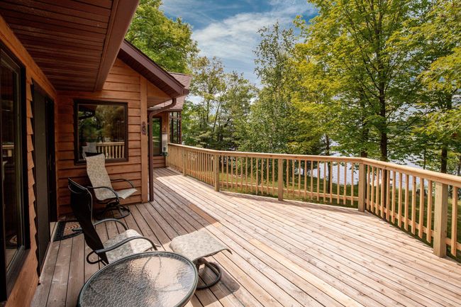 You will love this lake side deck! | Image 40