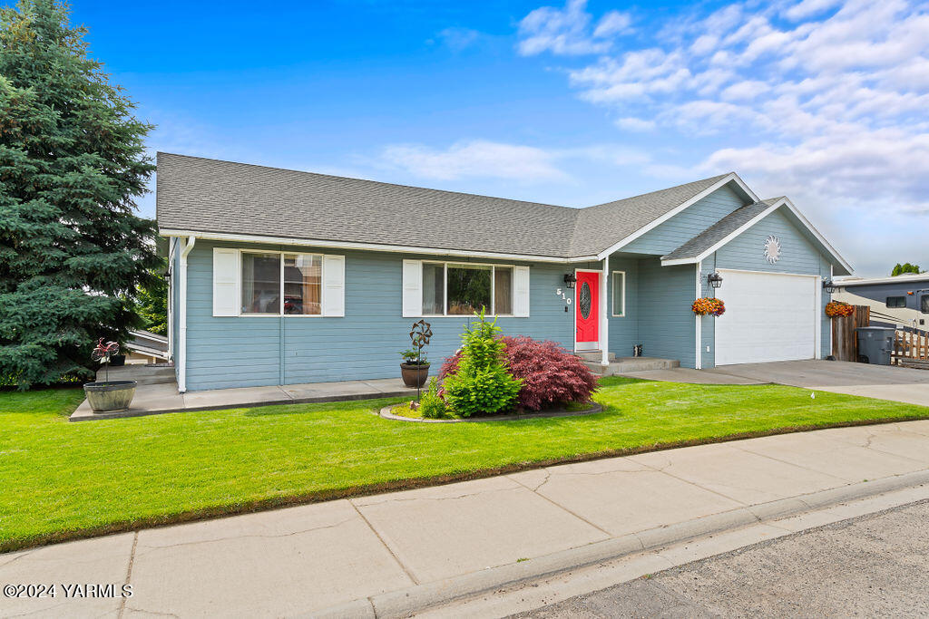 Baker Dr, Zillah, WA 98953