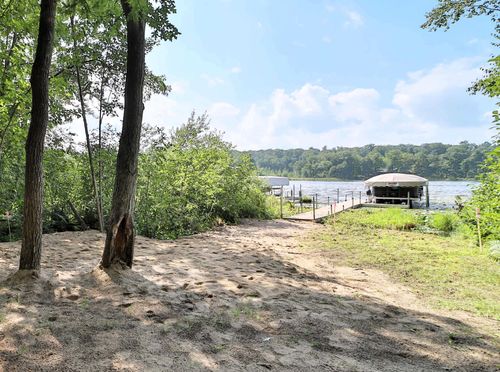 948 Bass Lake Rd, Nisswa, MN, 56468-2401 | Card Image
