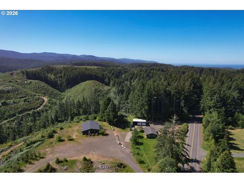 135 Sw Wakonda Beach Rd, Waldport, OR, 97394-9037 | Card Image