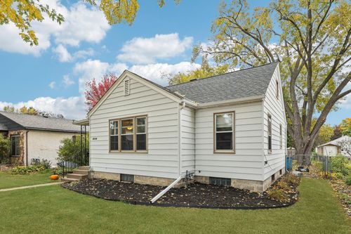 4234 Welcome Ave N, Robbinsdale, MN, 55422-1213 | Card Image