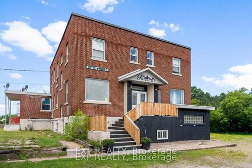 11 Albert St, Chalk River, ON, K0J1J0 | Card Image