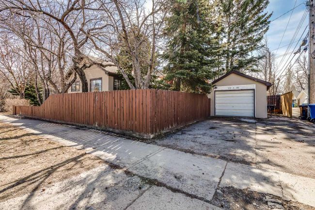 601 30 Avenue Sw, Home with 2 bedrooms, 1 bathrooms and 1 parking in Calgary AB | Image 2