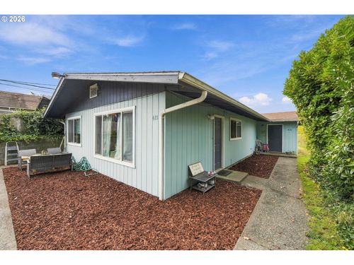 423 7th Ave, CoosBay, OR, 97420 | Card Image