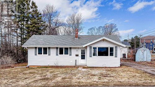 33 Moreau Dr, Charlottetown, PE, C1A2Y3 | Card Image