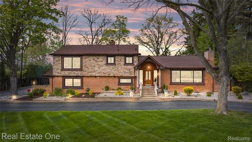 26336 Pillsbury St, Farmington Hills, MI, 48334-4350 | Card Image