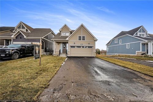 12 Oakmont Dr, Bath, ON, K0H1G0 | Card Image
