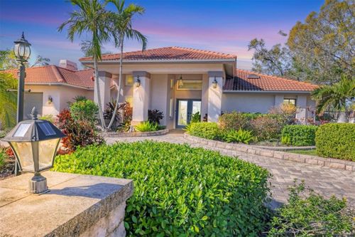 6900 Country Lakes Cir, Sarasota, FL, 34243-3803 | Card Image