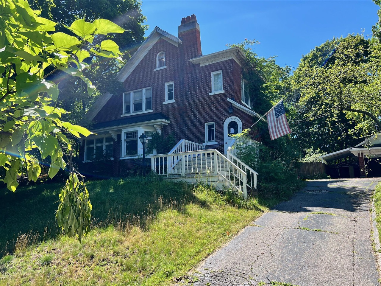 Sherman St, Grand Rapids, MI 49506