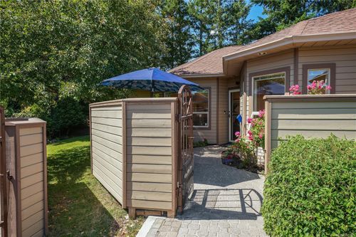 703-4515 Pipeline Rd, Saanich, BC, V8Z5M3 | Card Image