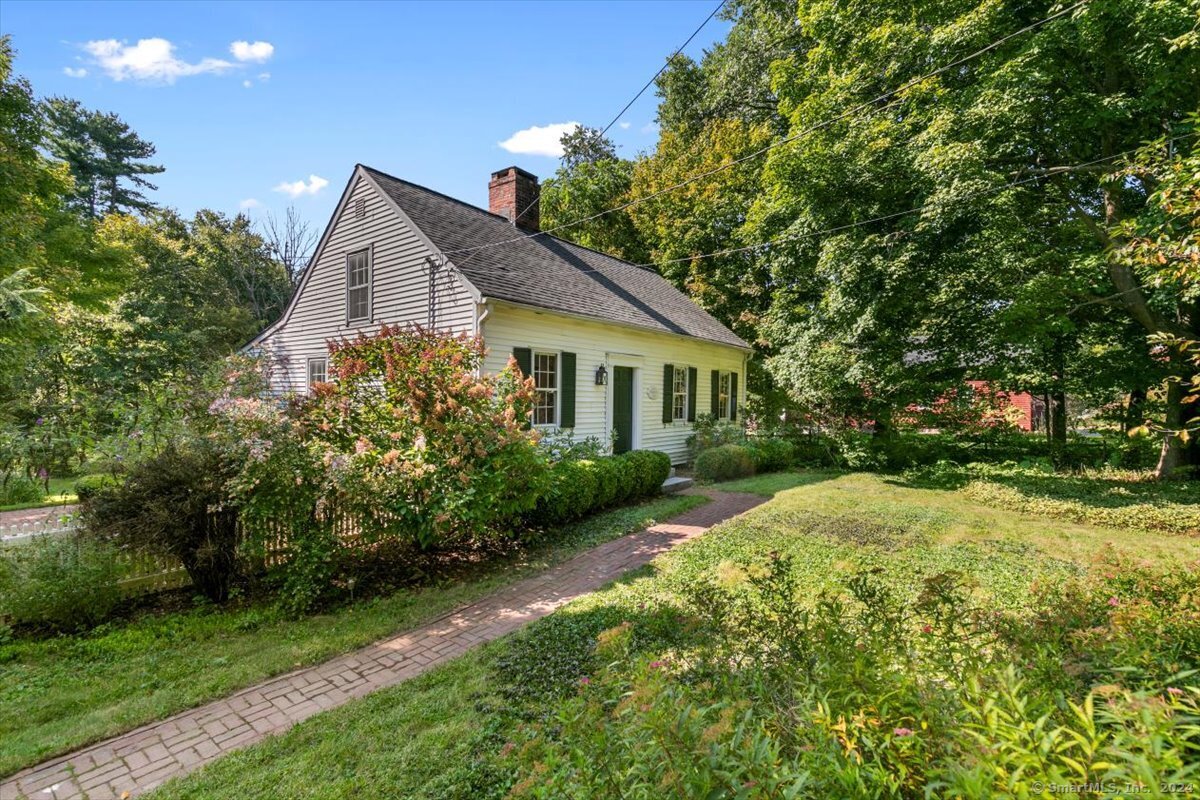 Whitney Ave, Hamden, CT 06518