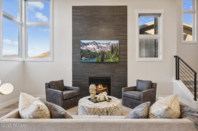 363 E Overlook Loop, Condo with 3 bedrooms, 4 bathrooms and null parking in Hideout UT | Image 7