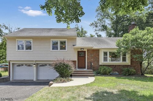 161 Jeffer Ct, Ridgewood, NJ, 07450-3501 | Card Image