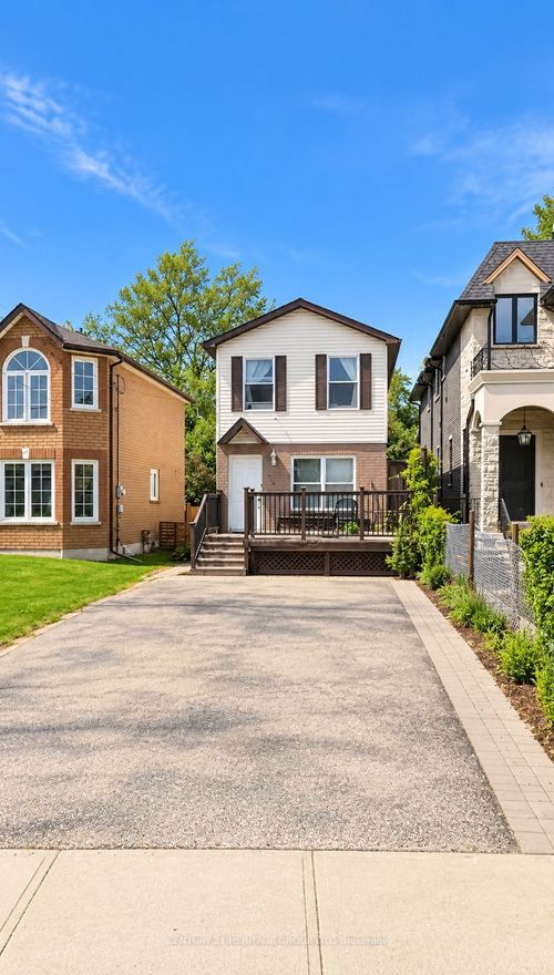578 N Lake Rd, Richmond Hill, ON, L4E3B8 | Card Image