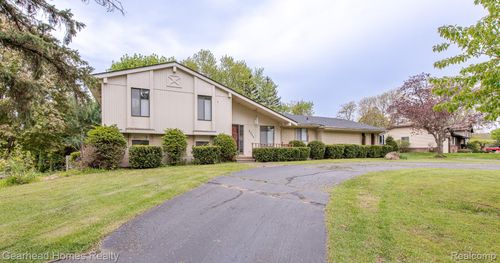 5453 Chanto Dr, Clarkston, MI, 48346-3503 | Card Image