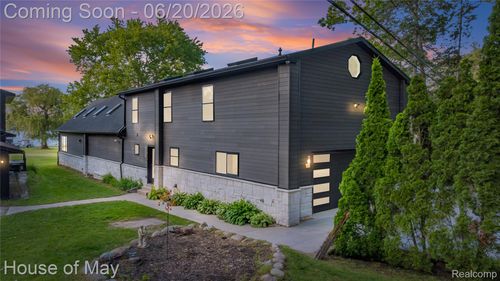 10890 Hillway Dr, White Lake, MI, 48386-3747 | Card Image