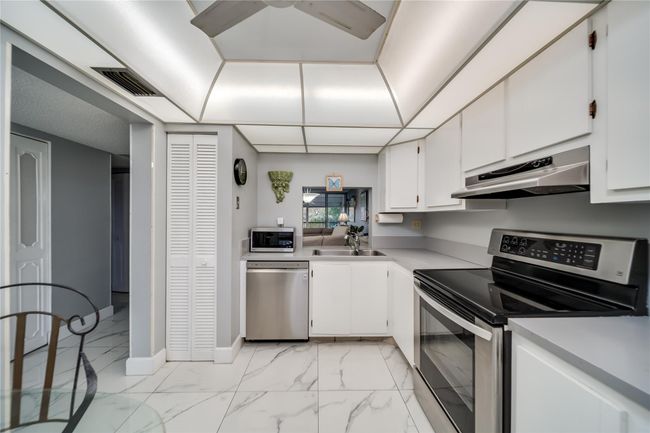 KITCHEN | Image 4