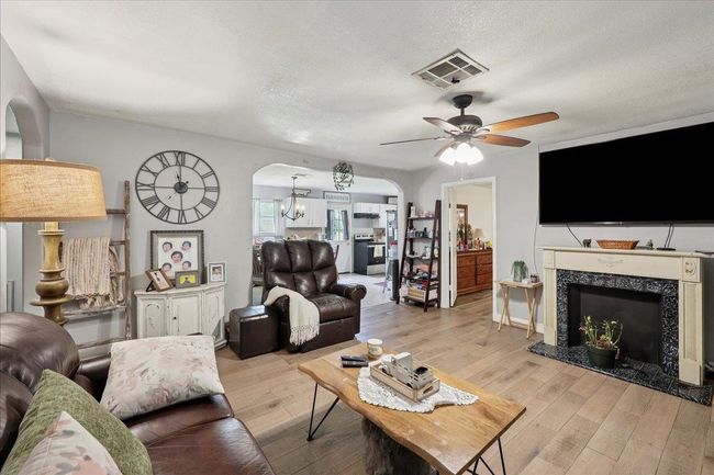 731 Meneley Rd, House other with 4 bedrooms, 2 bathrooms and null parking in Winnie TX | Image 6