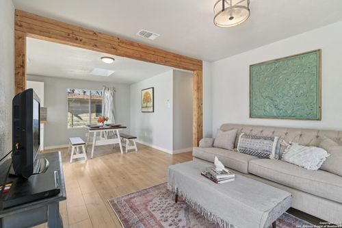 404 Harper St, Seguin, TX, 78155-1942 | Card Image