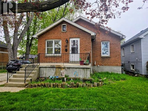 36 Mcnaughton Ave E, Chatham, ON, N7L2G1 | Card Image