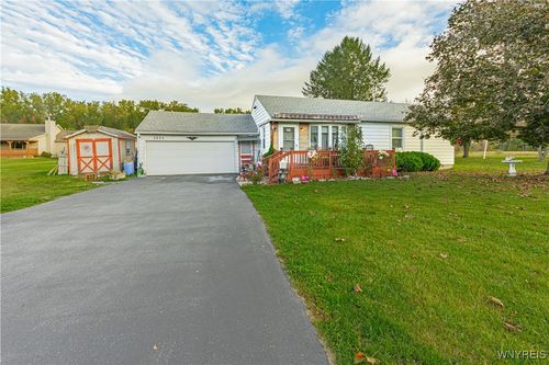 7233 Ridge Rd, Lockport, NY, 14094-9424 | Card Image