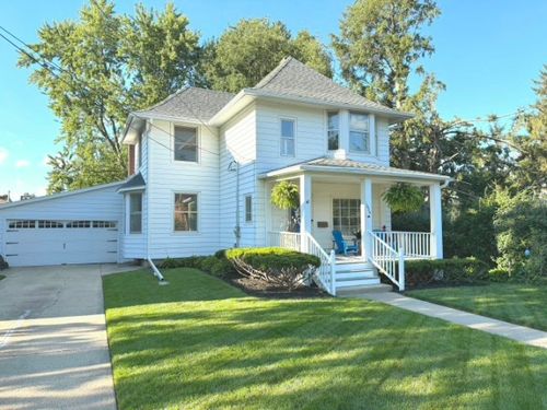 1026 W Douglas St, Freeport, IL, 61032-3816 | Card Image