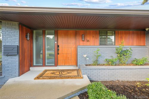 16 Shady Hollow Dr, Dearborn, MI, 48124-1130 | Card Image