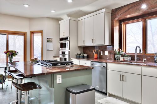 8985 Pikes Peak Rd, Rogers, AR, 72756-8035 | Card Image