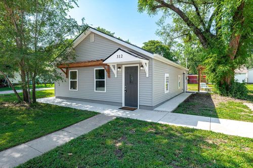 312 E 18th St, Wellington, KS, 67152-4306 | Card Image