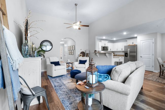 Lovely open floor plan. | Image 9