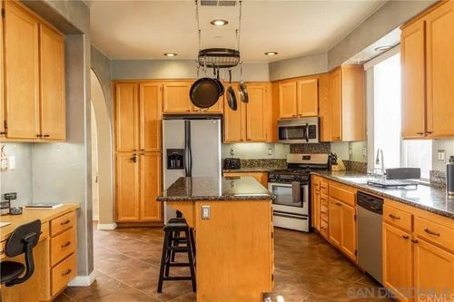 531 Poets Sq, Fallbrook, CA, 92028-6006 | Card Image