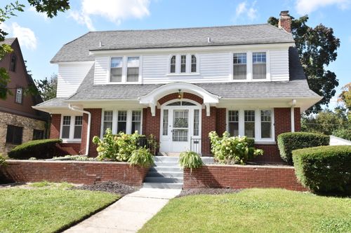 1919 Forest St, Wauwatosa, WI, 53213-2152 | Card Image