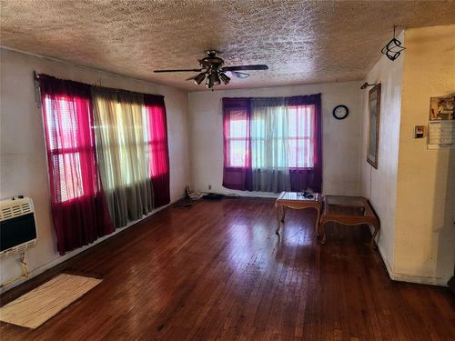 612 W Georgia Ave, Anadarko, OK, 73005-3851 | Card Image