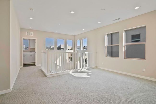 15142 Lincoln Loop, House other with 3 bedrooms, 3 bathrooms and 4 parking in San Diego CA | Image 18