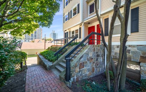 109-109 Highland Rd, Stamford, CT, 06902-2854 | Card Image