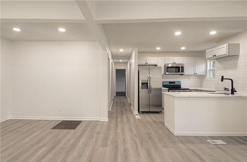 107 N Ditzler Ave, Independence, MO, 64053-1233 | Card Image