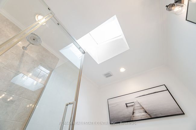 55 Mallard Cres, House attached with 4 bedrooms, 2 bathrooms and 3 parking in Brampton ON | Image 6