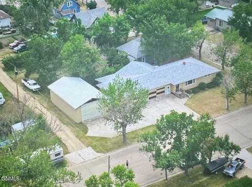 309 2nd Ave Nw, Crosby, ND, 58730 | Card Image