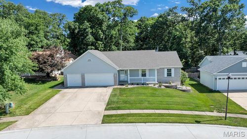 29 Winding Oaks Cir, O Fallon, MO, 63366-1683 | Card Image