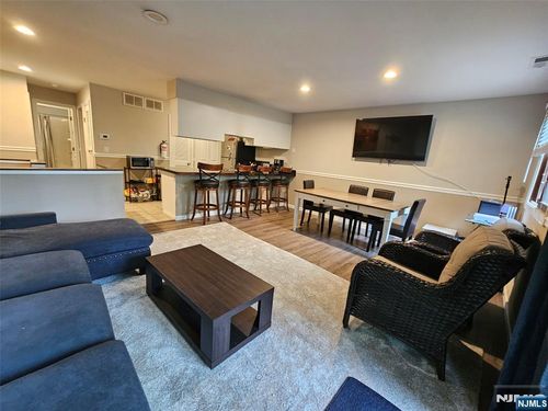 1 Davos Dr, Vernon, NJ, 07462-4577 | Card Image