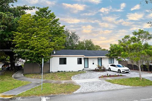 1526 Sw 65th Ave, West Miami, FL, 33144-5656 | Card Image