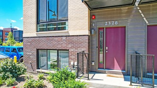 2326 Venture Dr, Schaumburg, IL, 60173-5638 | Card Image