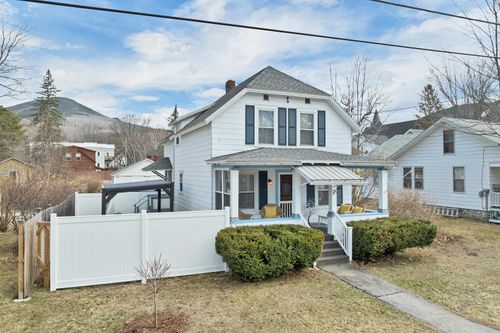 38 School St, Lincoln, NH, 03251-4437 | Card Image