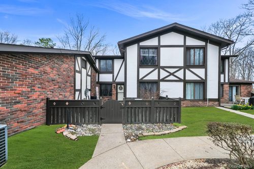 15 Birchwood Rd, Medford, NY, 11763-1251 | Card Image