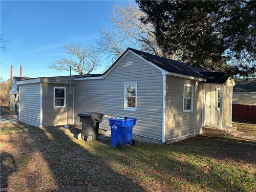 121 Allen Rd, Portsmouth, VA, 23702-2201 | Card Image